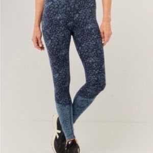 NWT PACT Dandelion Fields Navy/Dandelion Fields
Slate Go-To Crossover Legging S